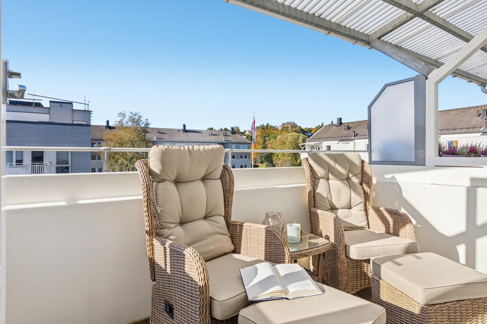 Balkongen er et fint sted å slappe av på finværsdager og er på ca. 5,5 kvm. Galleribilde