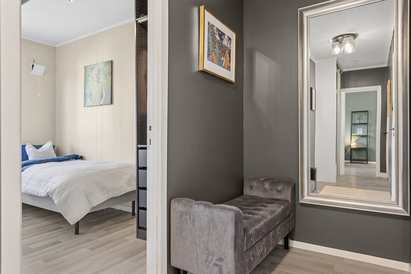 Rett utenfor gangen befinner det seg 1 bod tilhørende andelen, det er også 2 boder i kjeller. Galleribilde