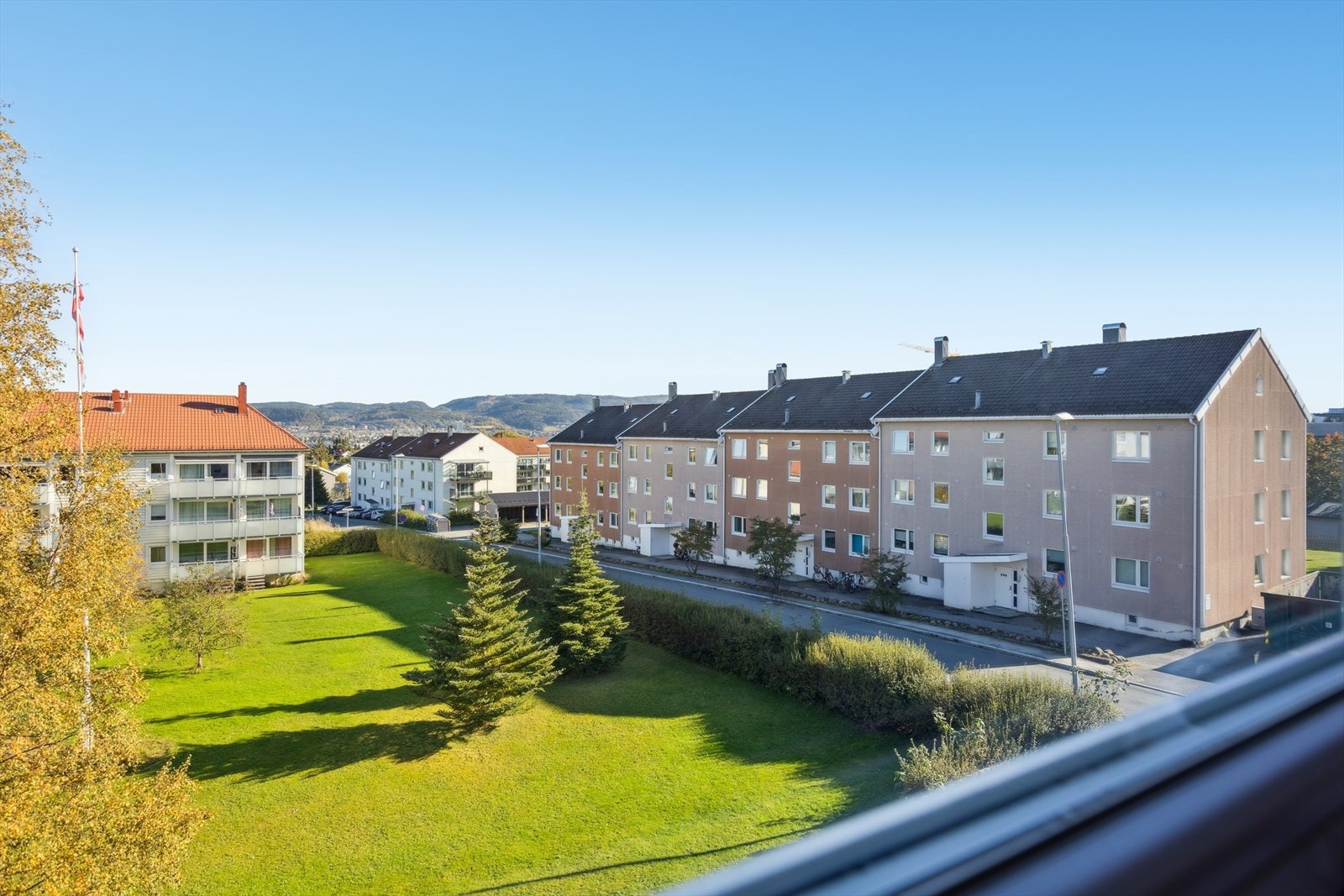 2 boder i kjeller + 1 på loft. Mulighet for å sette opp ekstra bod på loft (må søkes om). Galleribilde