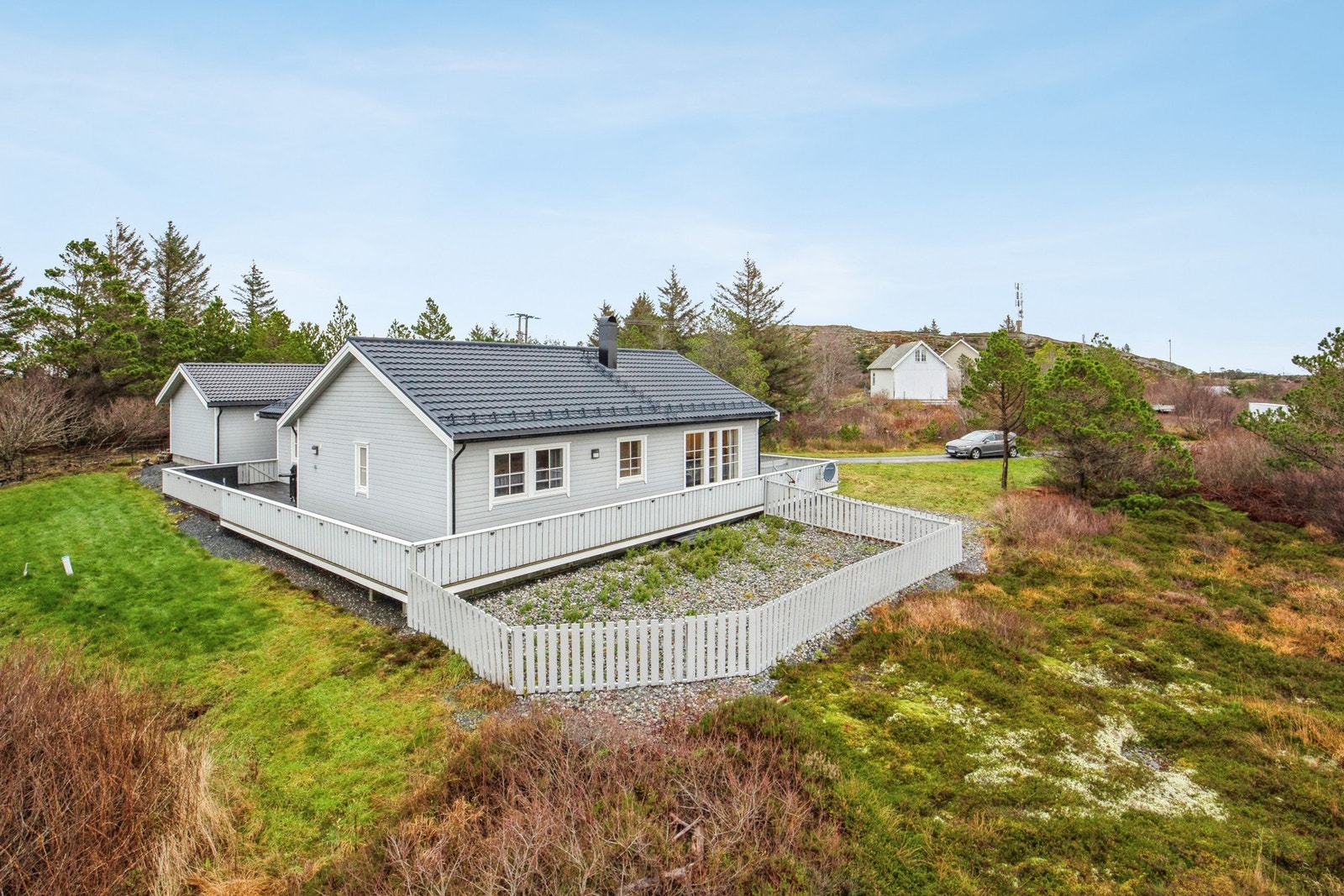 Boligen ble oppført i 2018 og har alt på ett plan Galleribilde