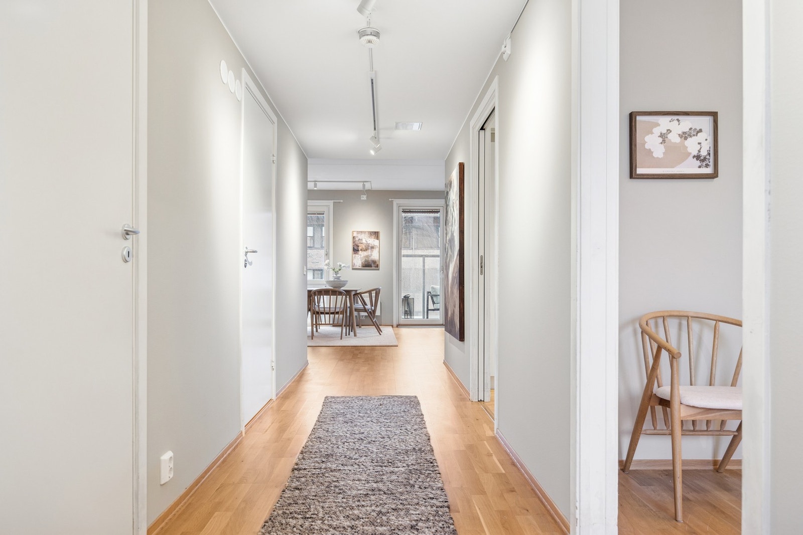 Gangen binder rommene fint sammen. Galleribilde