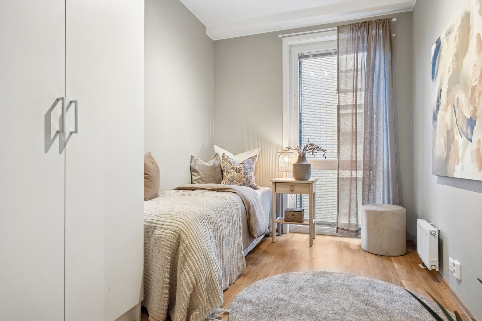 Leiligheten har 2 delikate soverom som enkelt kan innredes etter eiers behov og ønsker. Galleribilde