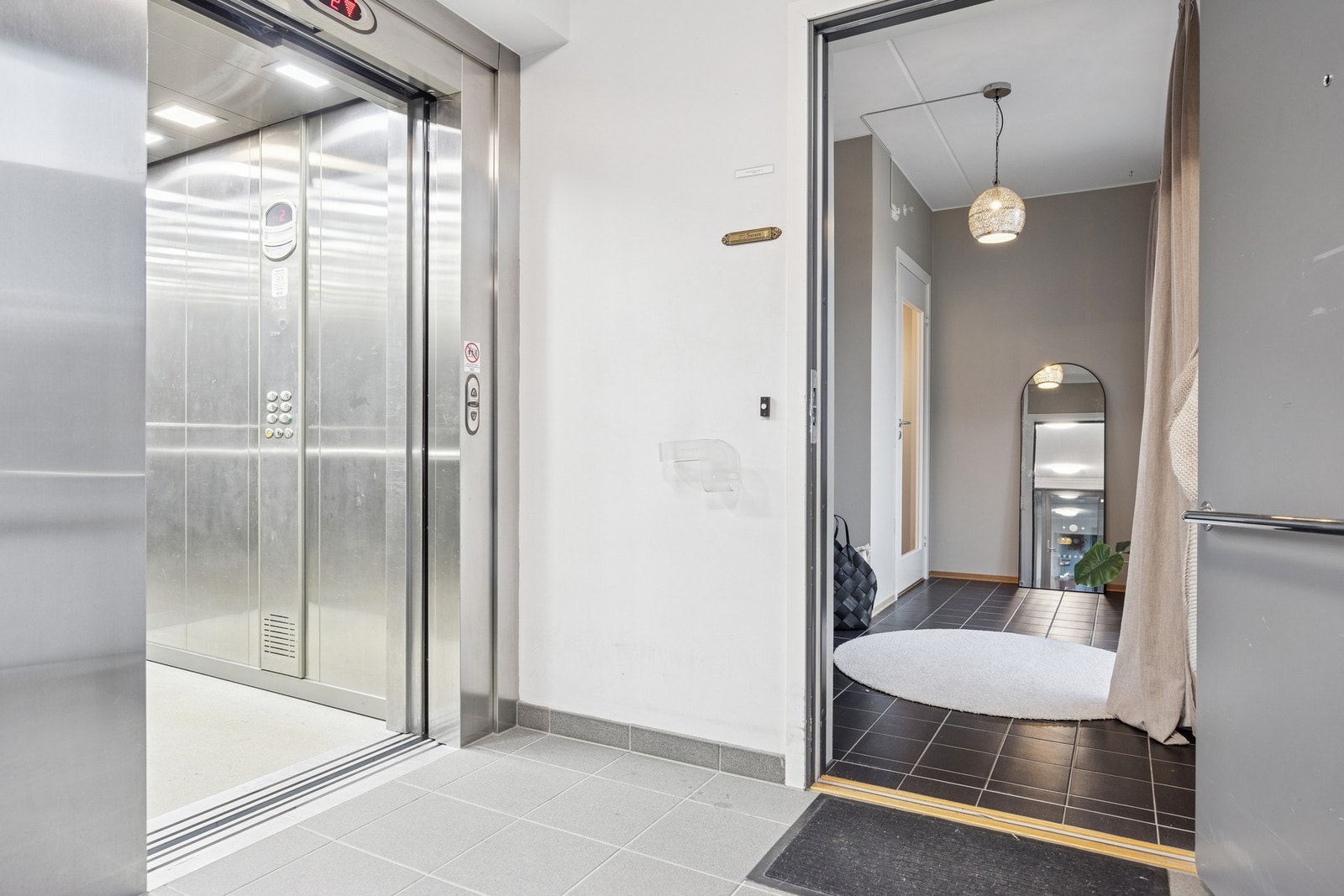 Praktisk éntre med god plass til yttertøy og sko. Galleribilde