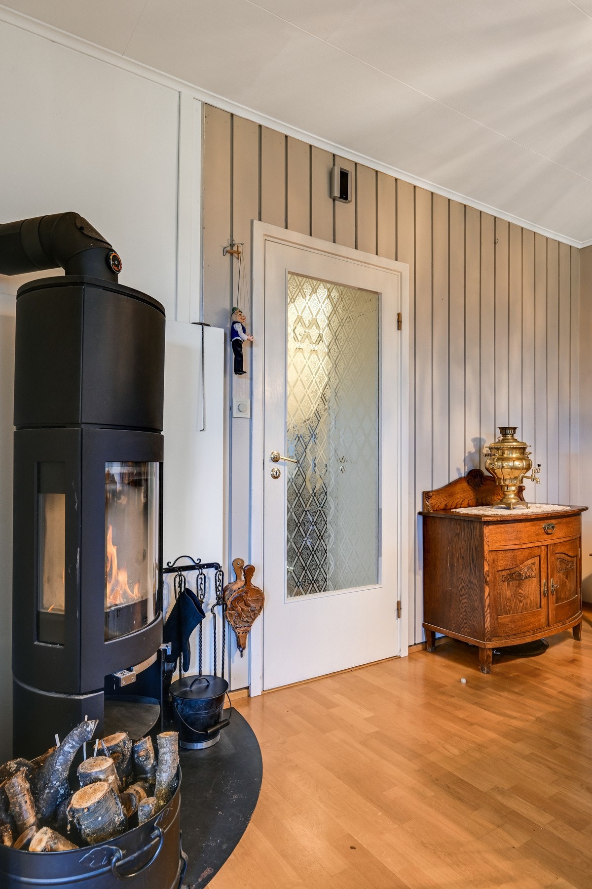 Da fortsetter vi videre fra stua og mot entreen Galleribilde