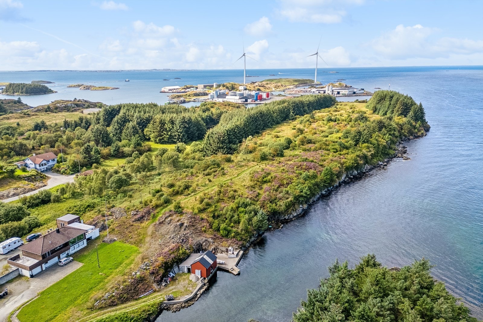 Velkommen til Kvednavikvegen - en boligtomt i flotte og landlige omgivelser, rett ved sjøen, i Vikjå! Galleribilde