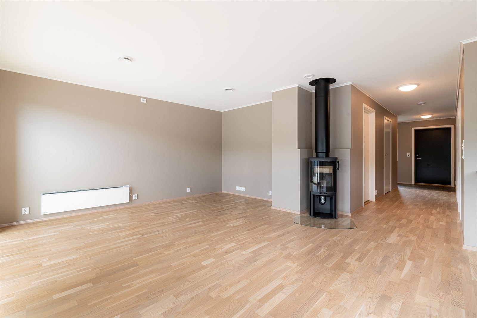 Det er installert vedovn for kos og hygge på de kaldeste vinterdagene Galleribilde