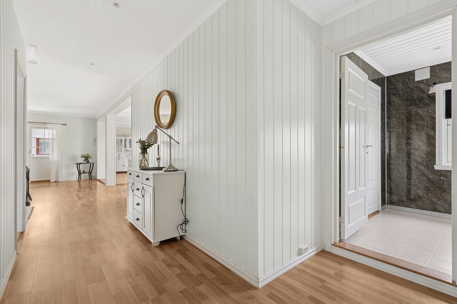 Fra gangen kommer du inn til boligens sosiale sone. Galleribilde