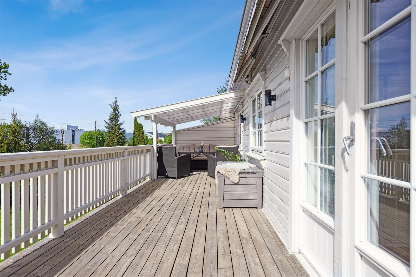 Det foreligger ikke godkjente tegninger for balkongen. Se pkt ferdigattest. Galleribilde