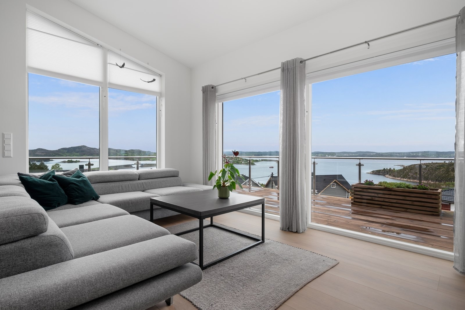 Aktiv Eiendomsmegling v/Nina K. Brandt har gleden av å presentere Utsikten 61! Fotograf: Haukdal / Interiørfoto AS Galleribilde