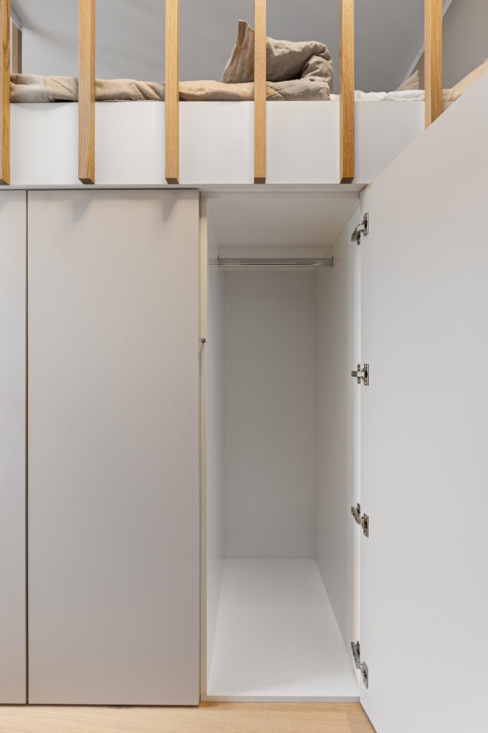 Gode og smarte oppbevaringsløsninger i skap og integrert i møbler, m.m. Galleribilde