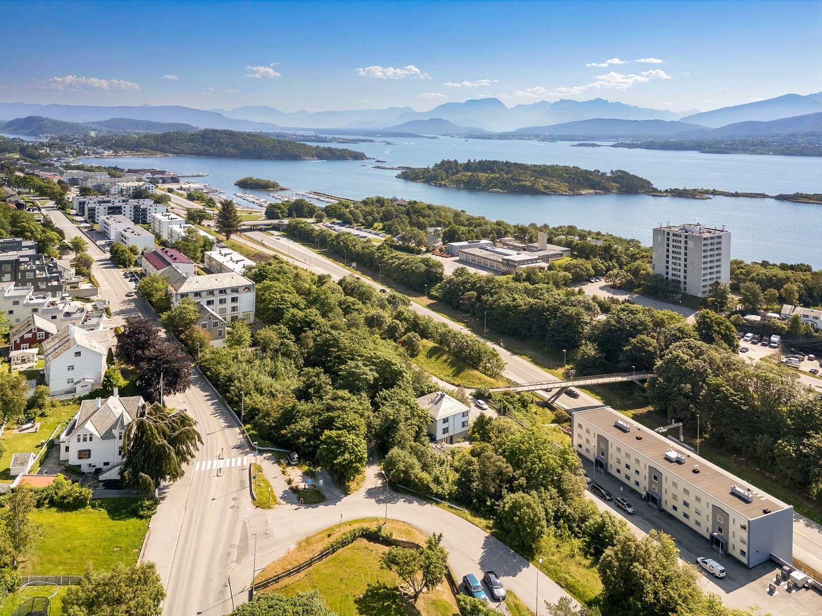 Dronefoto av nærområdet Galleribilde