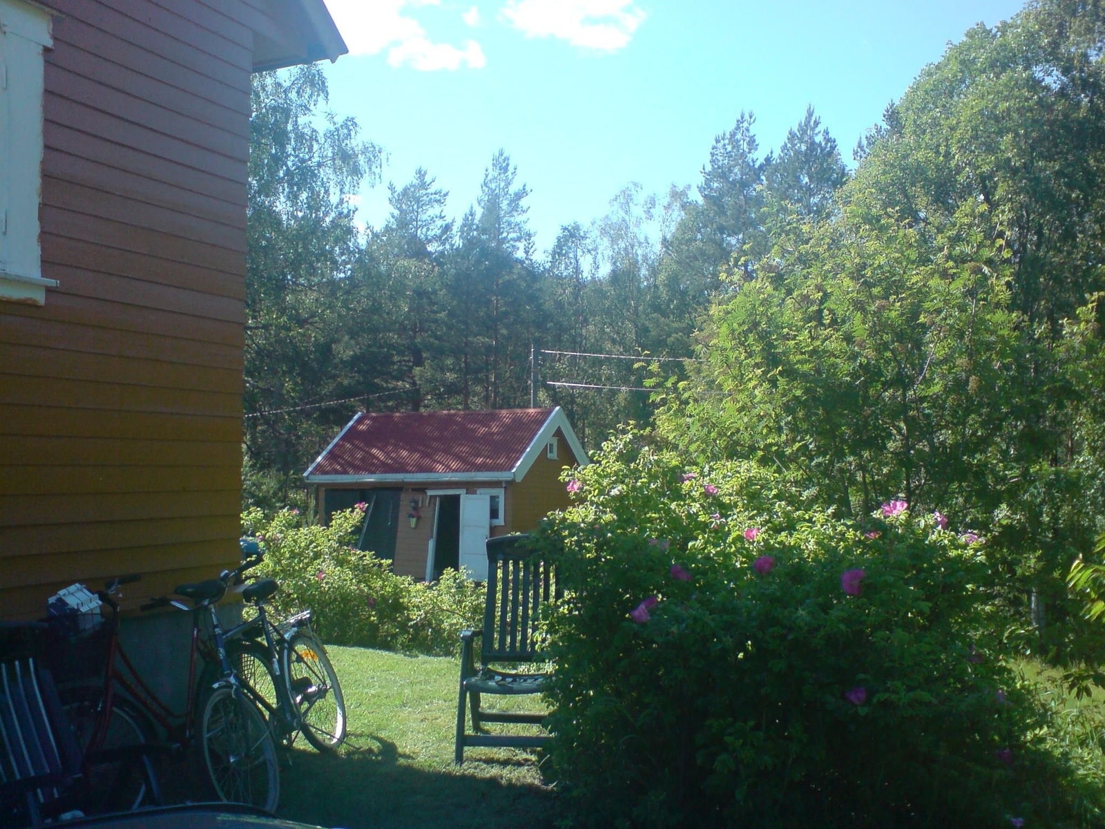 Fra hagen ,ned mot garasje /bod. Galleribilde