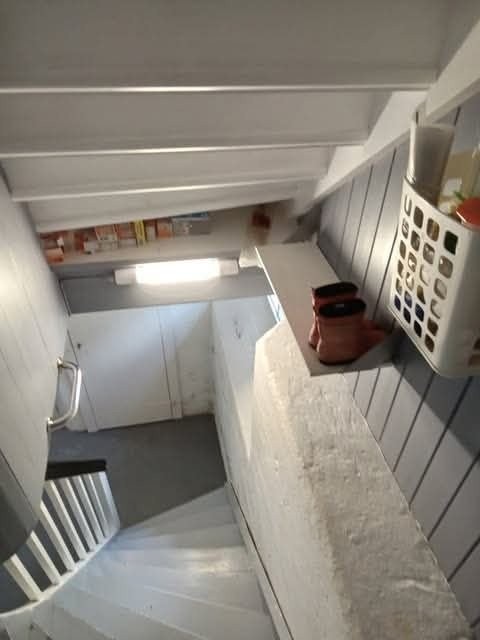 Nedgang, trapp til kjeller Galleribilde