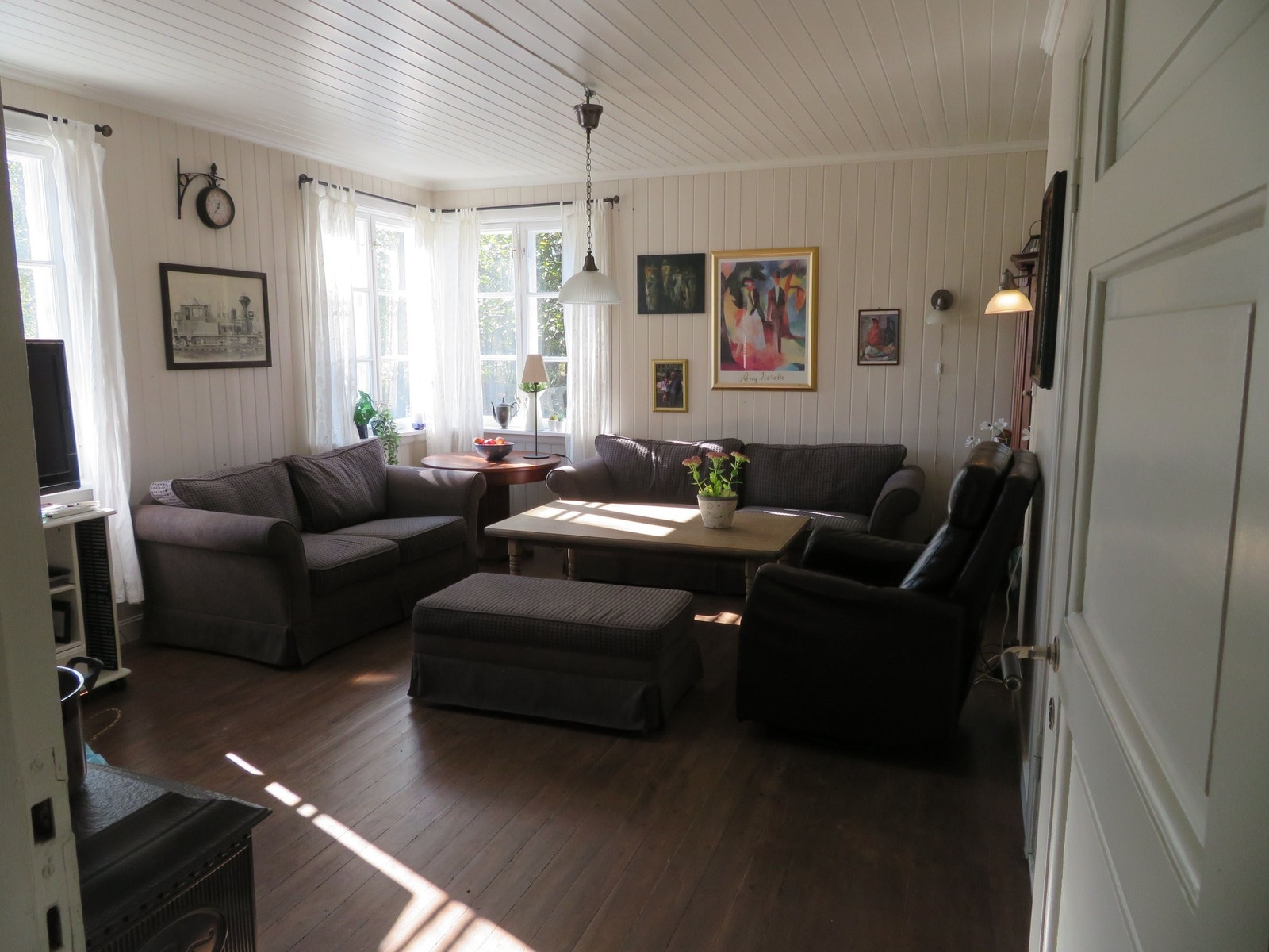 Stue sett fra kjøkken. Galleribilde