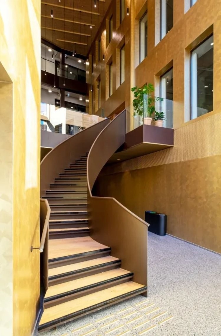 Inngangsparti og opp til mezzanin i 2 etasje Galleribilde