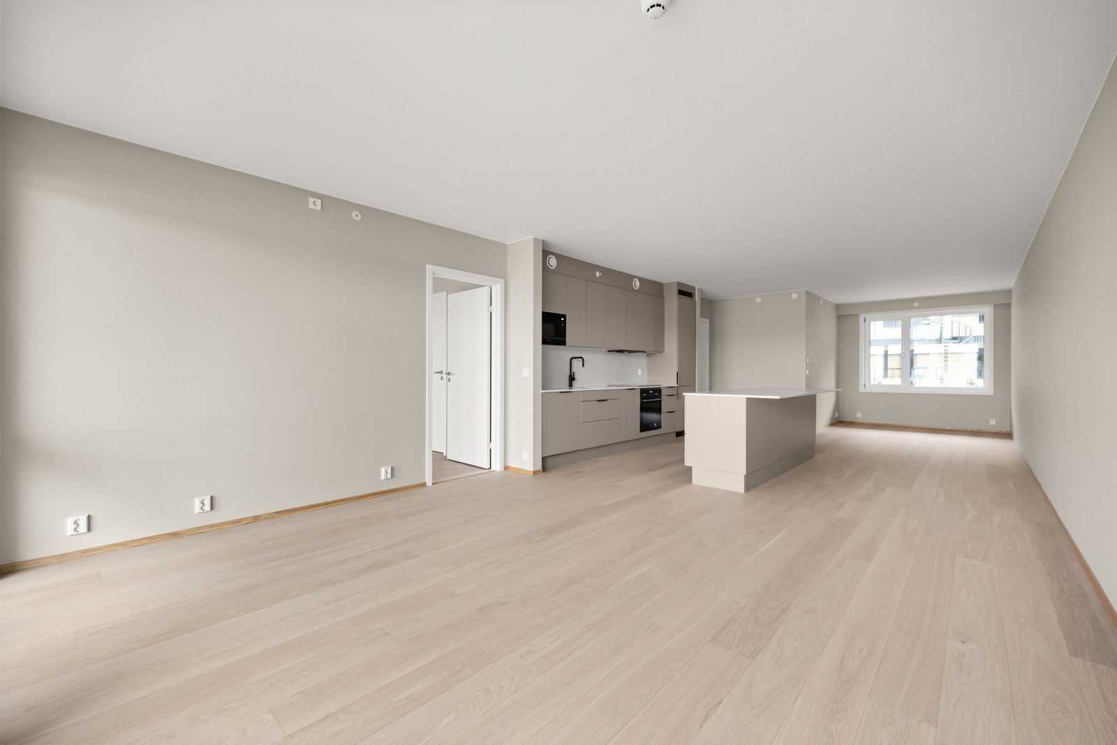 Leiligheten har vannbåren varme og balansert ventilasjon med varmegjenvinning. Galleribilde