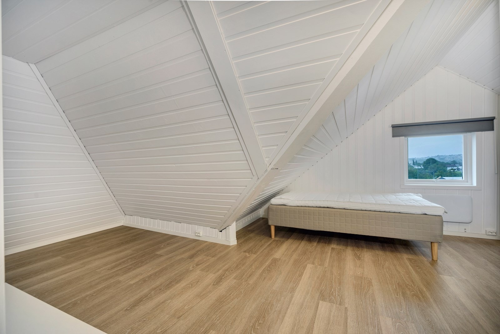 Soverom 5 er av god størrelse på 12,5m². Galleribilde