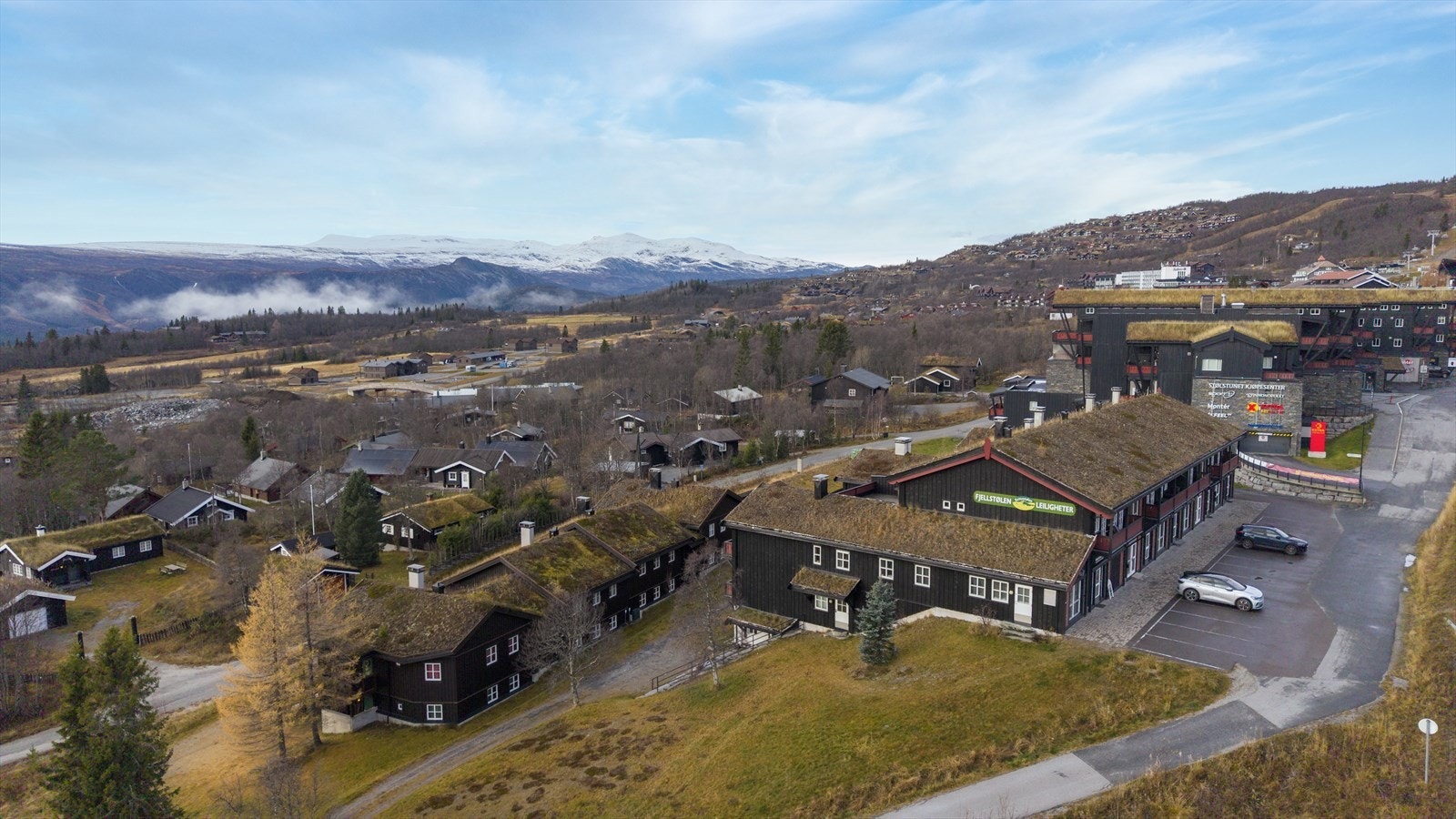 Leiligheten ligger i sameiet Fjellstølen Leiligheter i sentrum av Beitostølen. Galleribilde