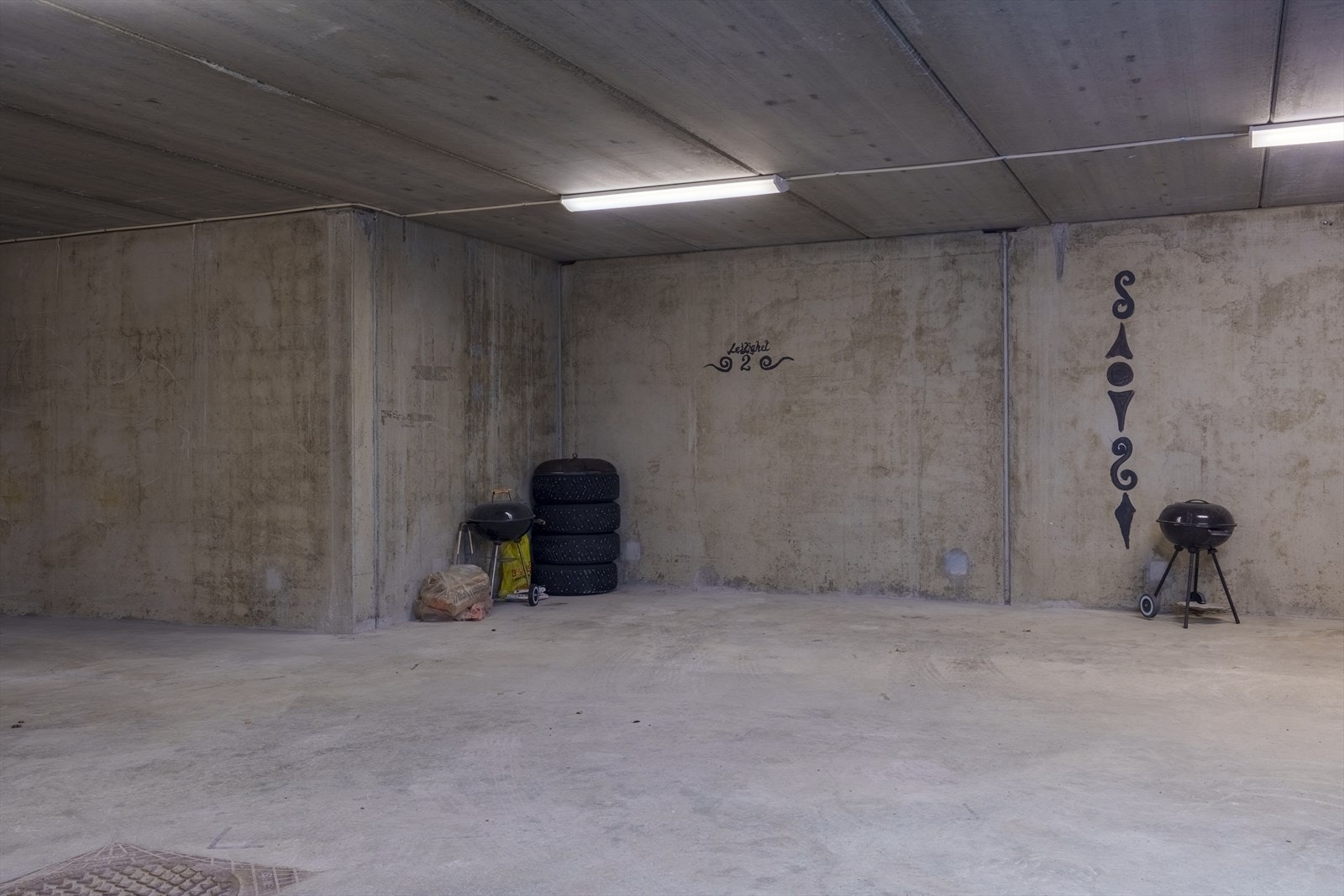 Bod og garasjeplass i felles garasjeanlegg. Bod i etasjen over leiligheten. Galleribilde