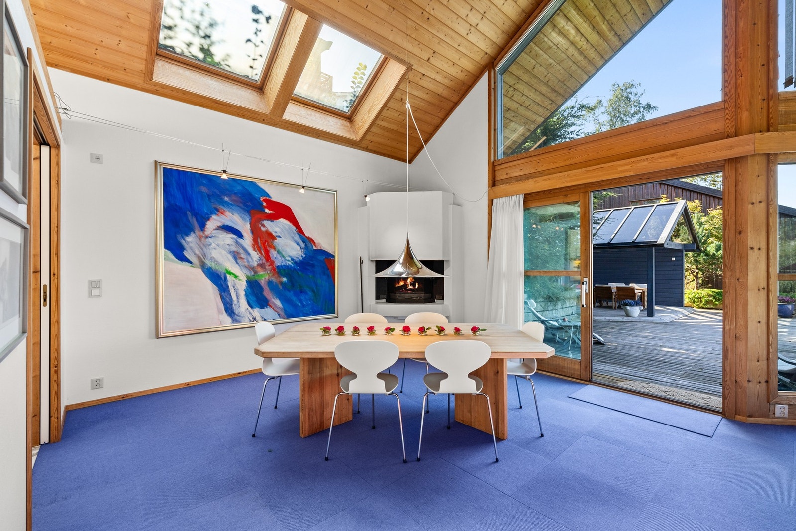 Fra stuen er det videre tilgang til boligens spisestuedel. Galleribilde