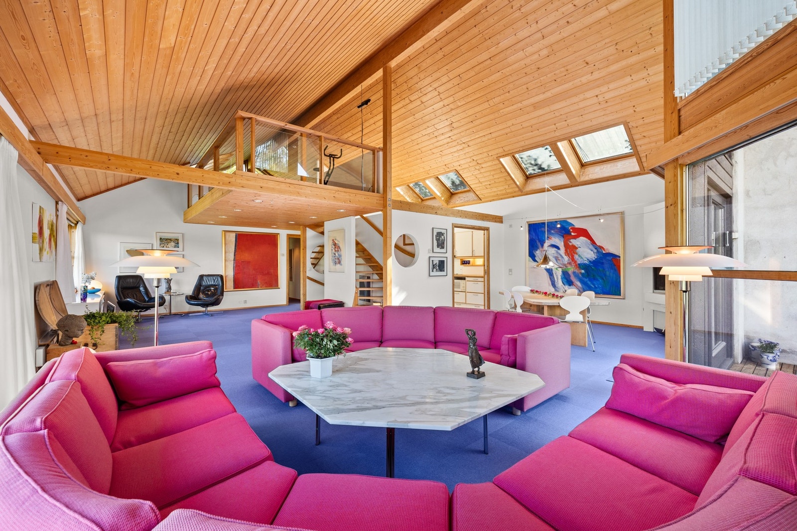 Grunnet den praktisk planløsningen kan boligen enkelt innredes i flere soner. Galleribilde