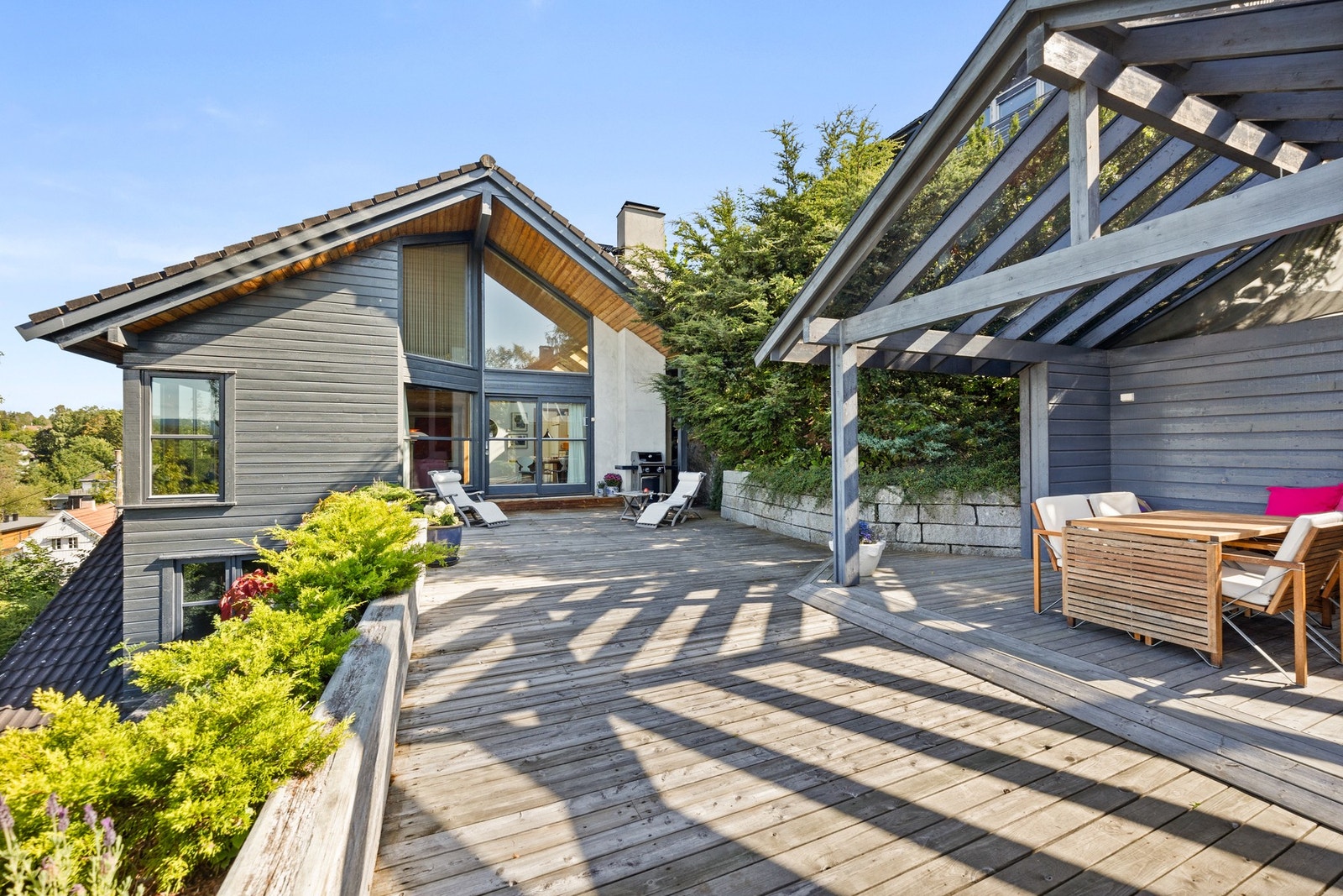 Velkommen til Ekeberglia 50 presentert av eiendomsmegler Edvard Chapsang v/EIE eiendomsmegling avdeling Sandvika!
Foto: Luxe AS (Anders Kjøndal) Galleribilde