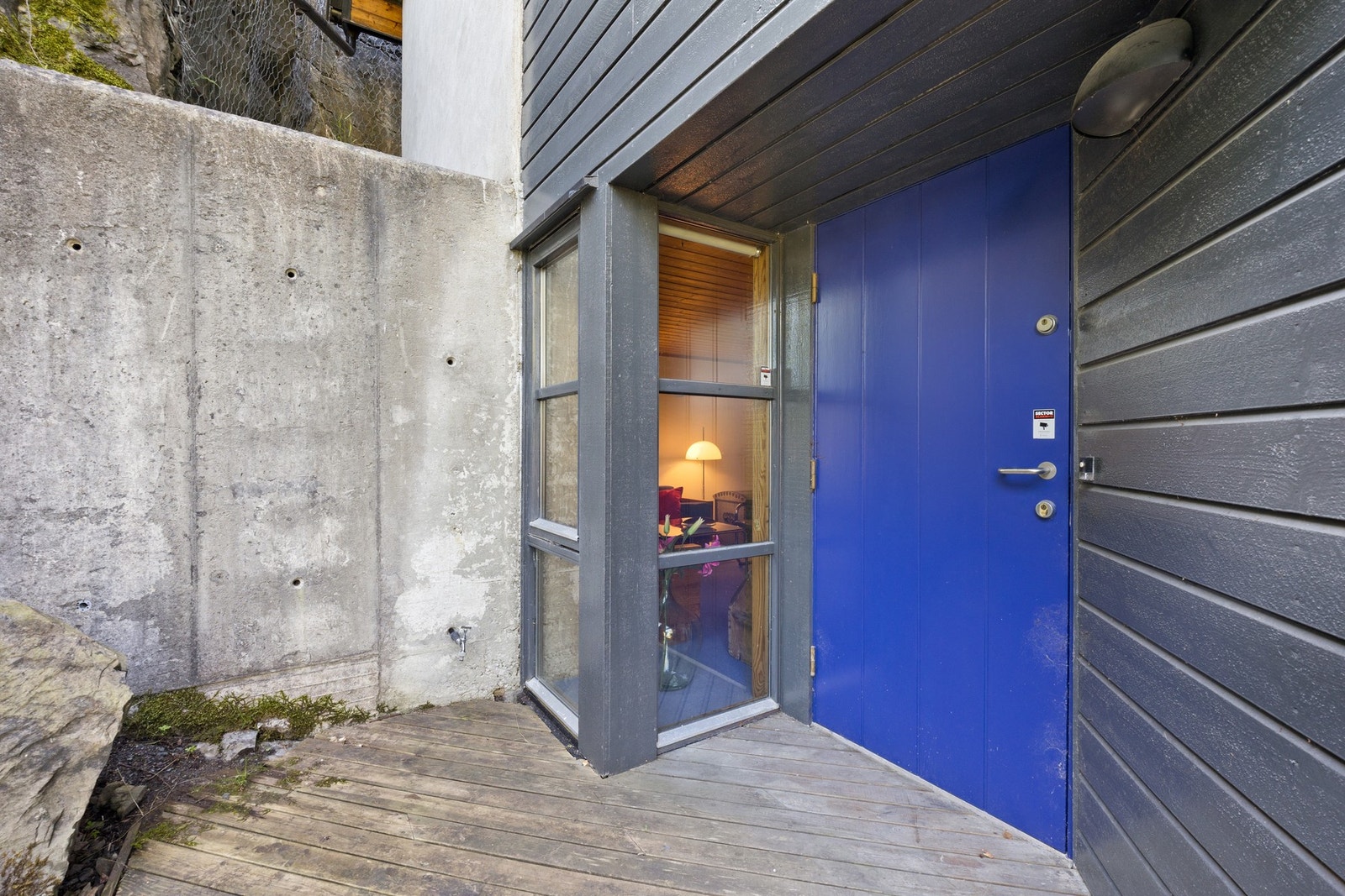 kjellerstuen/ Hybeldel har en separat inngang som gir gode og fleksible bruksmuligheter. Galleribilde