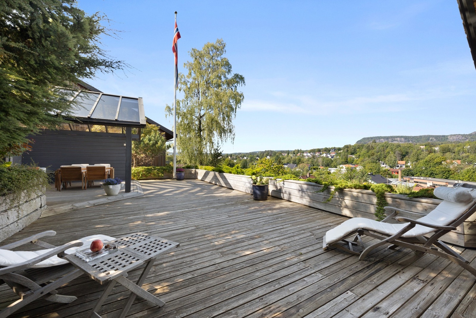 Dette er en innholdsrik og svært tiltalende enebolig beliggende i et rolig nabolag. Galleribilde