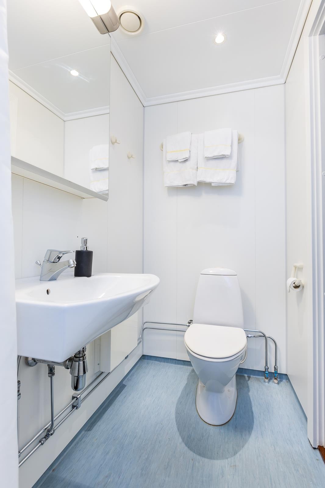 Lyst bad med god plass Galleribilde