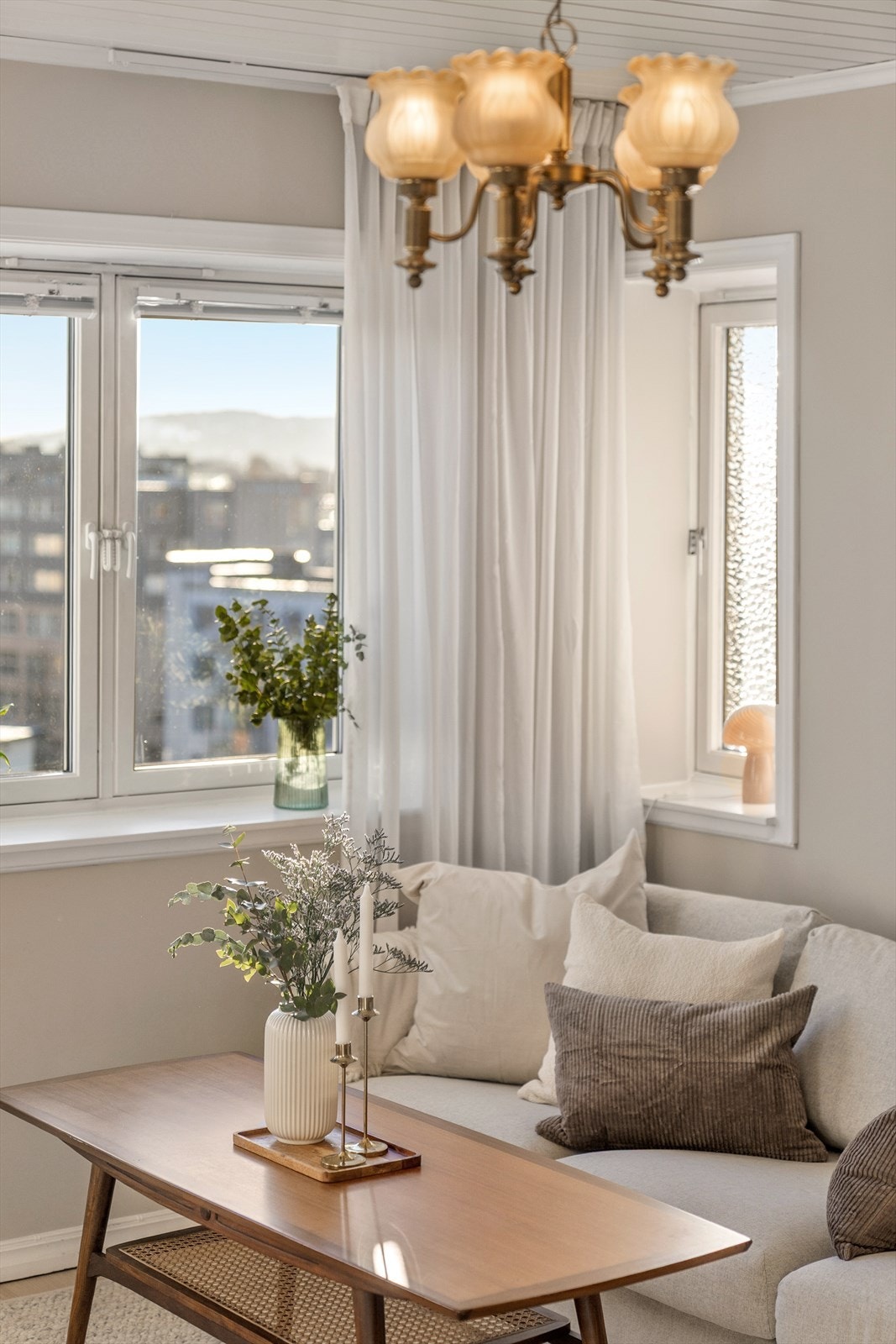 Fritt utsyn utover byen og usjenert med minimalt med innsyn. Galleribilde