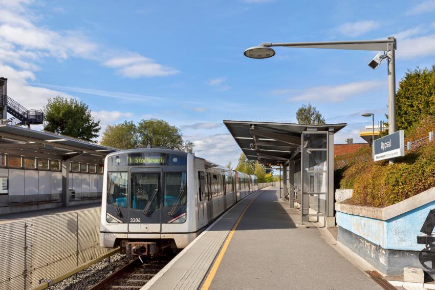 Kollektivtilgangen på Oppsal er utmerket, og boligen har kort vei til både T-bane og busstjenester Galleribilde