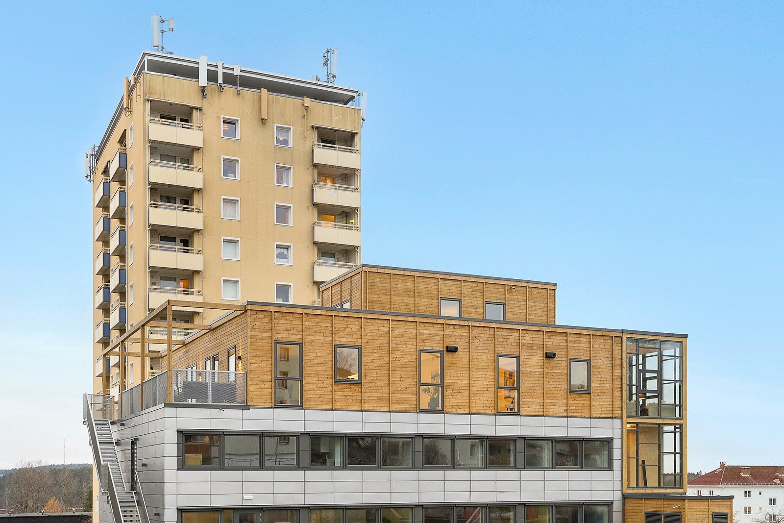 Det er kun 4 leiligheter i hele prosjektet! Næringslokaler i 1,2 og 3 etasje. Leiligheter i 4 og 5. Galleribilde