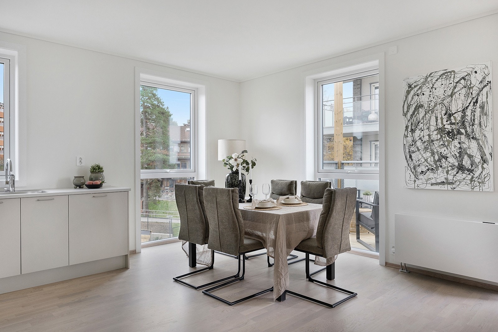 Hyggelig utsyn fra spisebordet. Galleribilde