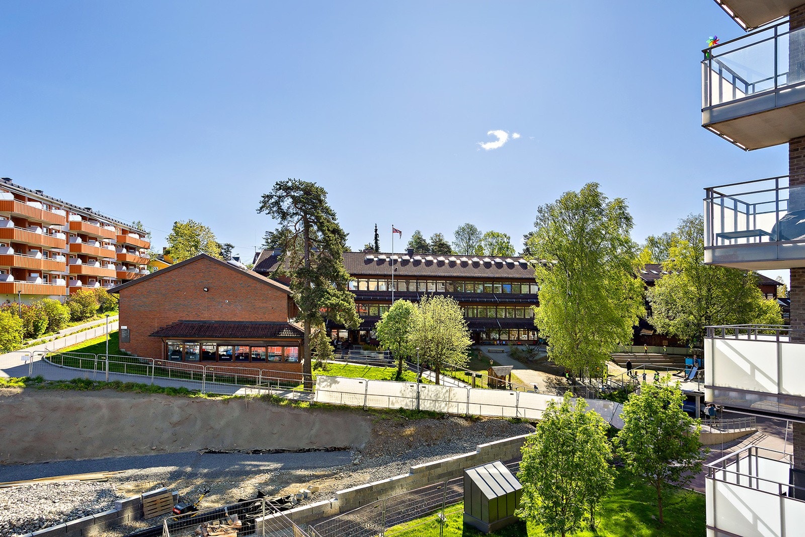 Fra den private takterrassen på 24 kvm har du skikkelig hyggelig utsyn! Galleribilde