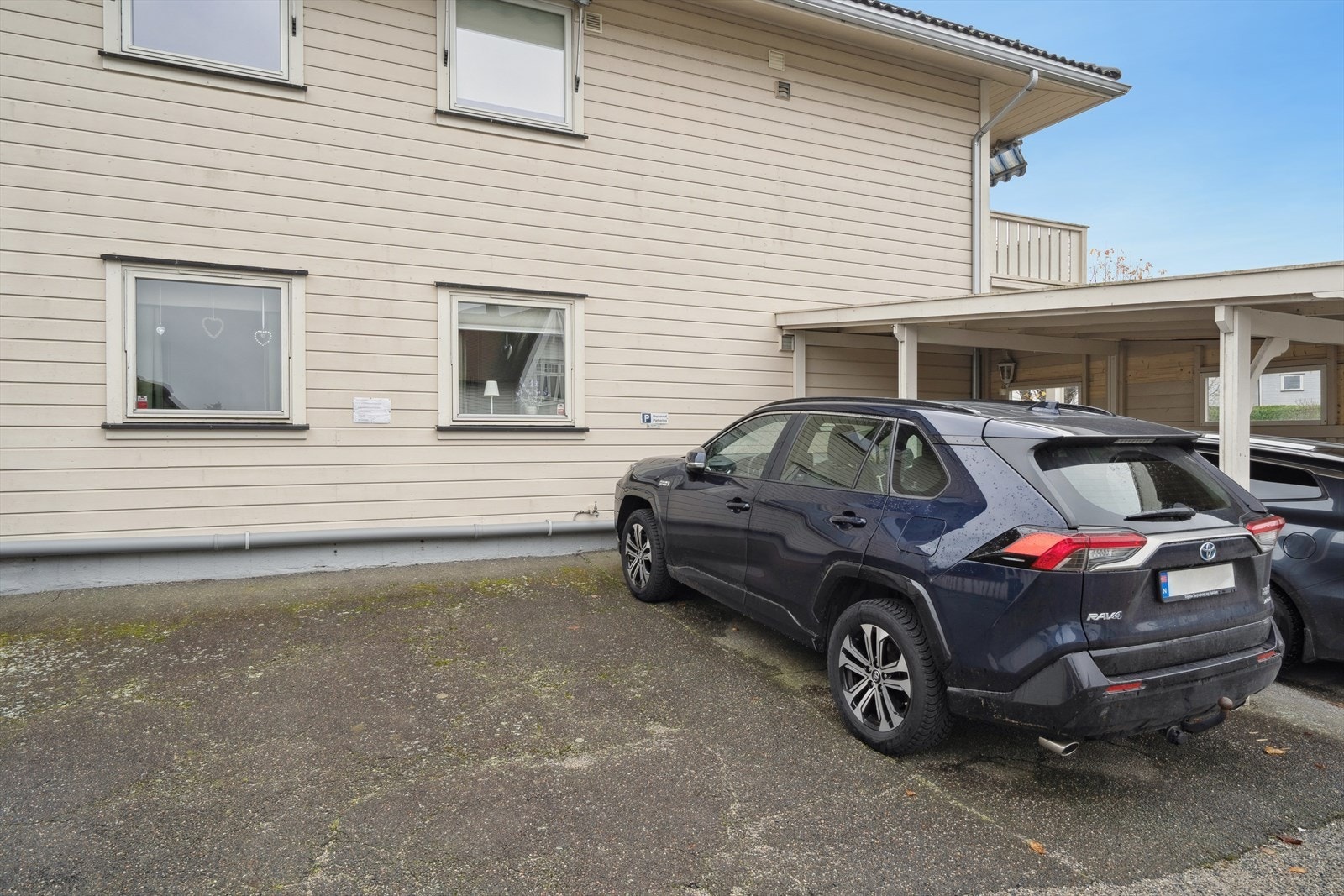 Leiligheten disponerer en parkeringsplass Galleribilde