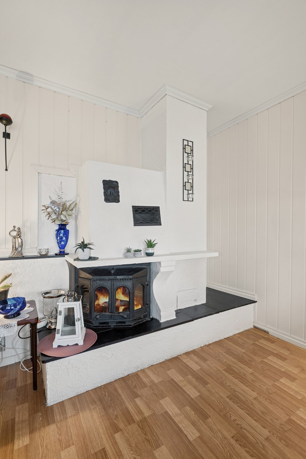 Peis i stue Galleribilde