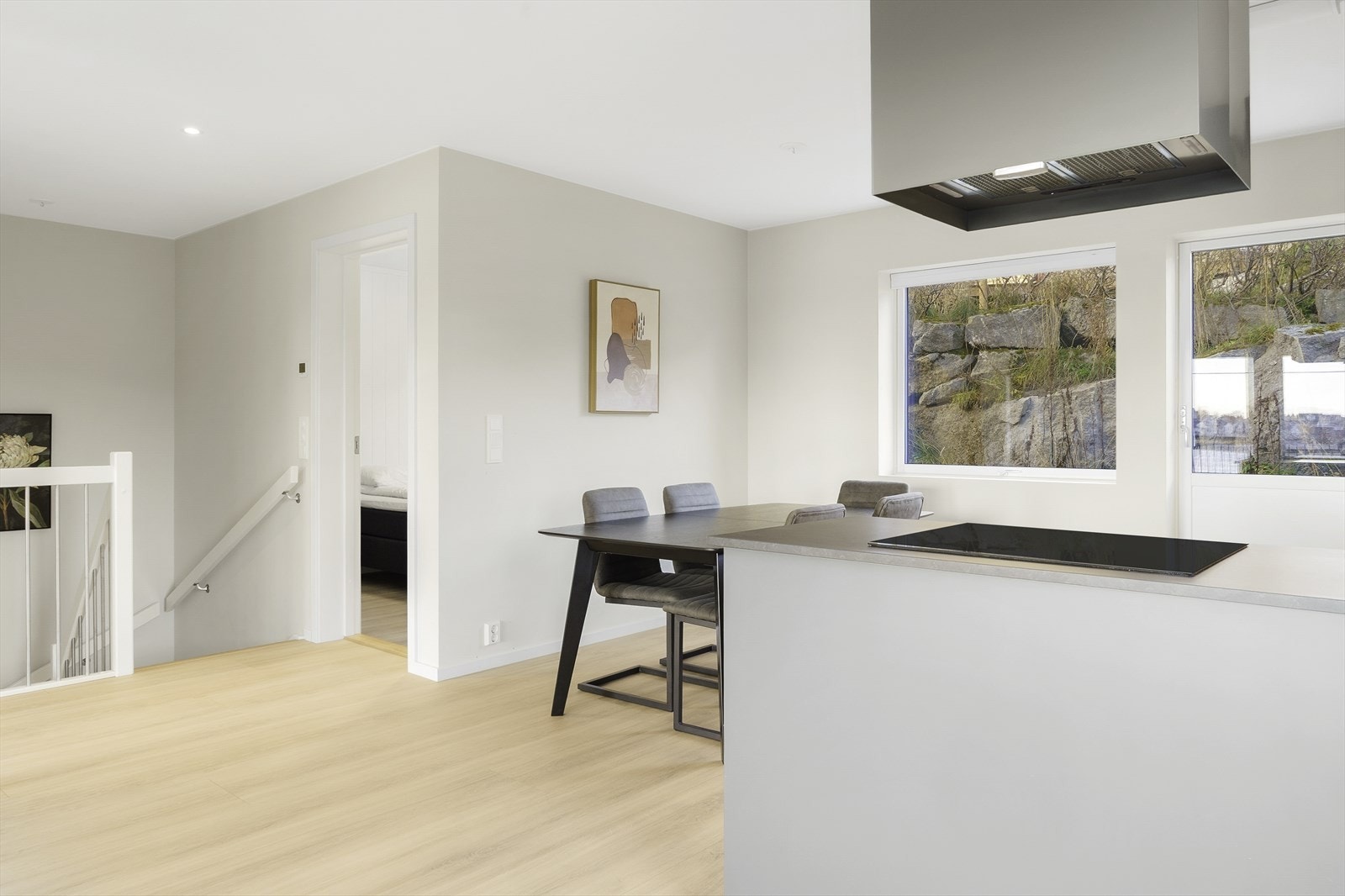 God plass til spisegruppe på kjøkken. Galleribilde