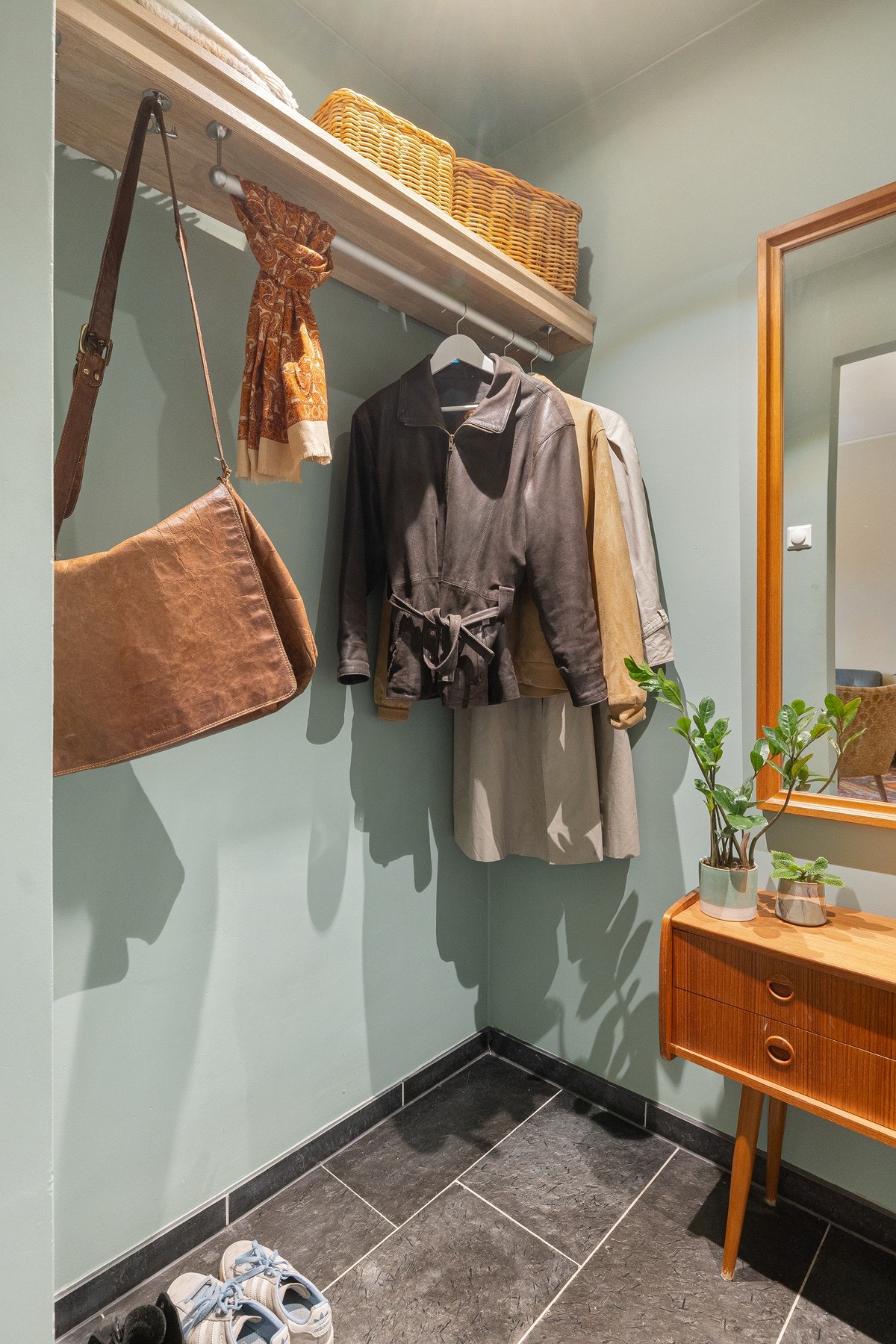 Boligens entré gir et innbydende første møte med boligen. Galleribilde