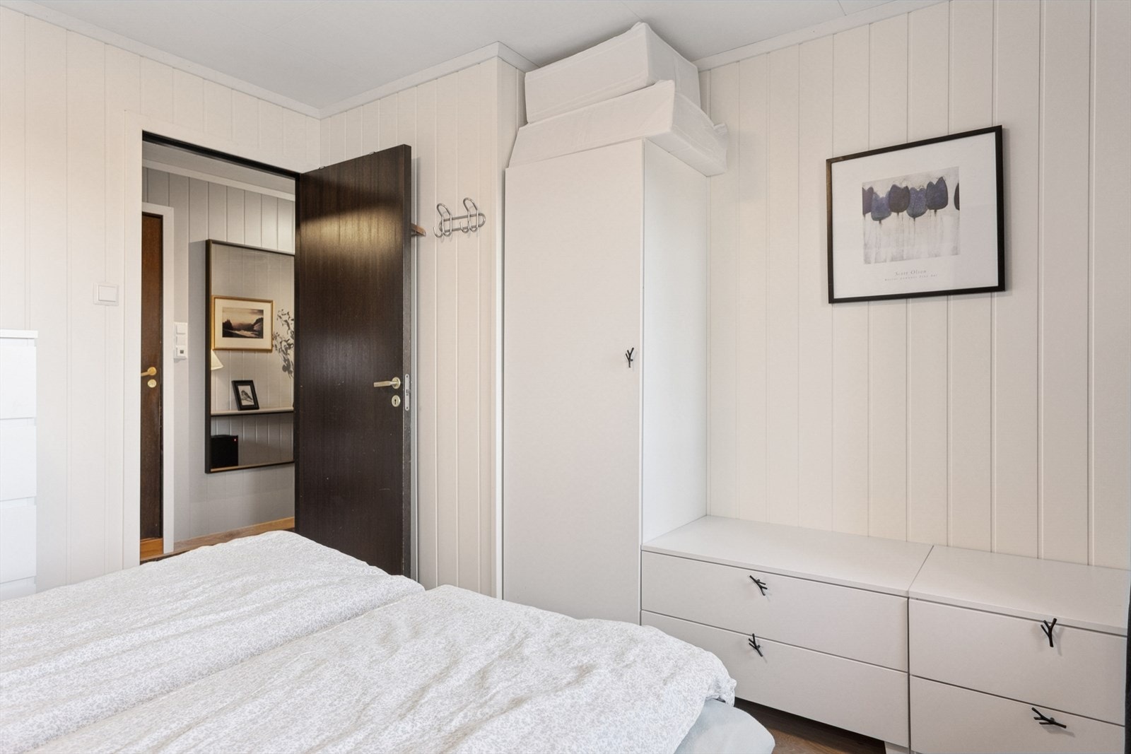 Fra hovedsoverommet er det også utgang til verandaen. Galleribilde