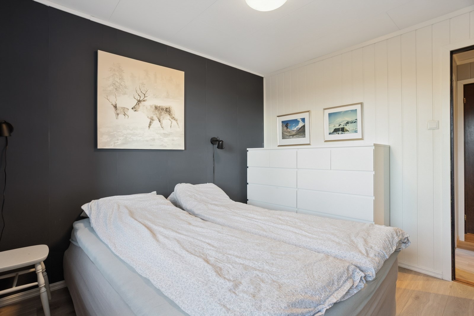 Soverommene har god plass til seng og skap eller kommode. Galleribilde