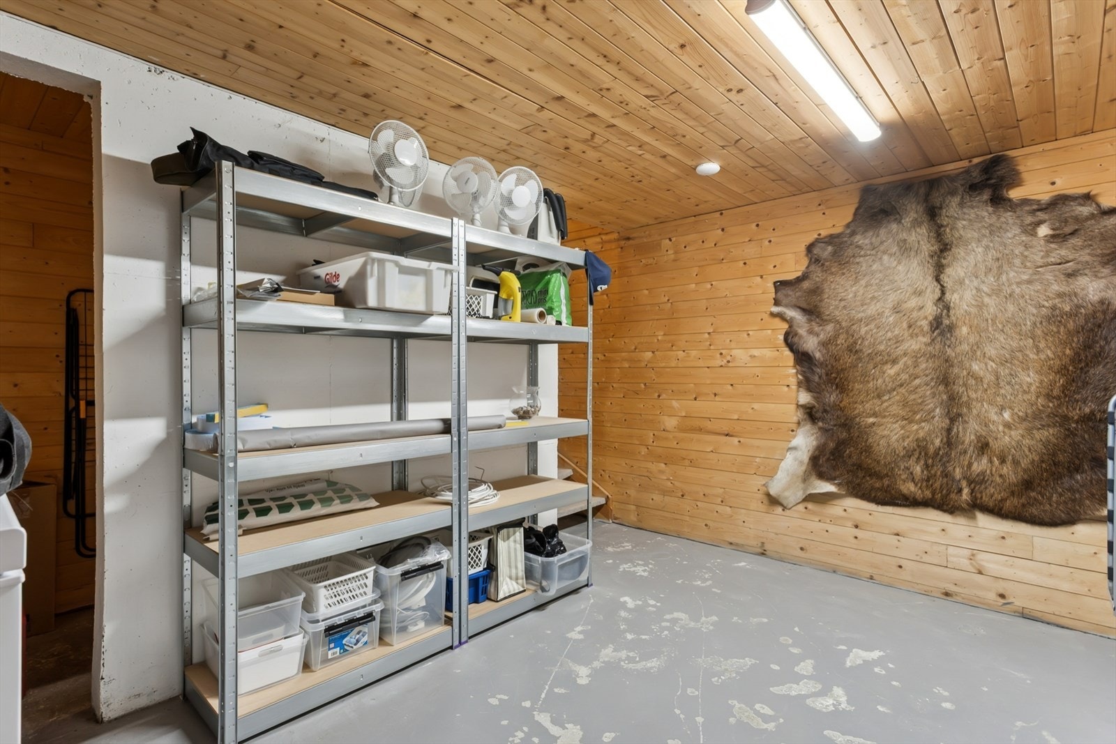 Det er god plass til hyller og skap når man kommer ned i kjelleren. Galleribilde