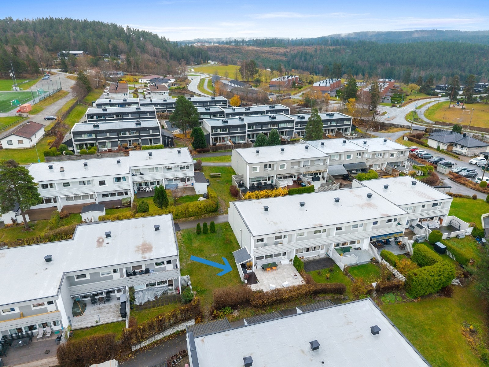 Matbutikk, barnehage, skole og kollektivtransport ligger i gangavstand. Galleribilde