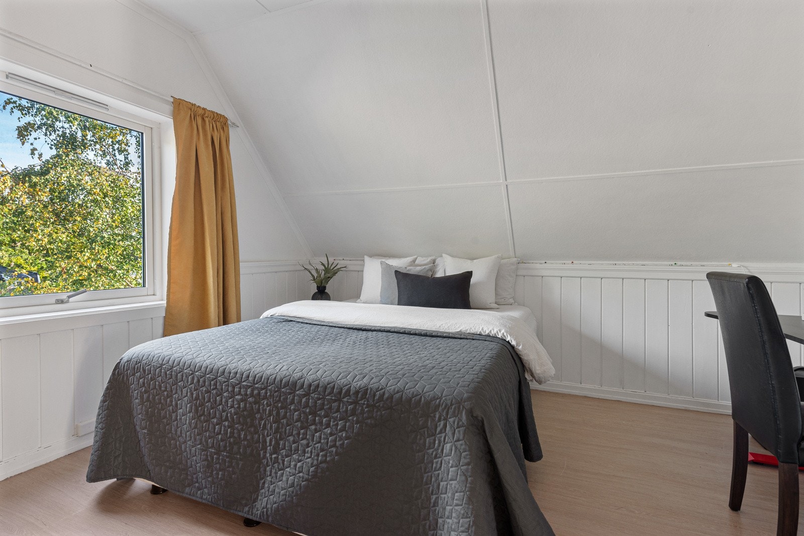 Lys og trivelig soverom i andre etasje. Galleribilde