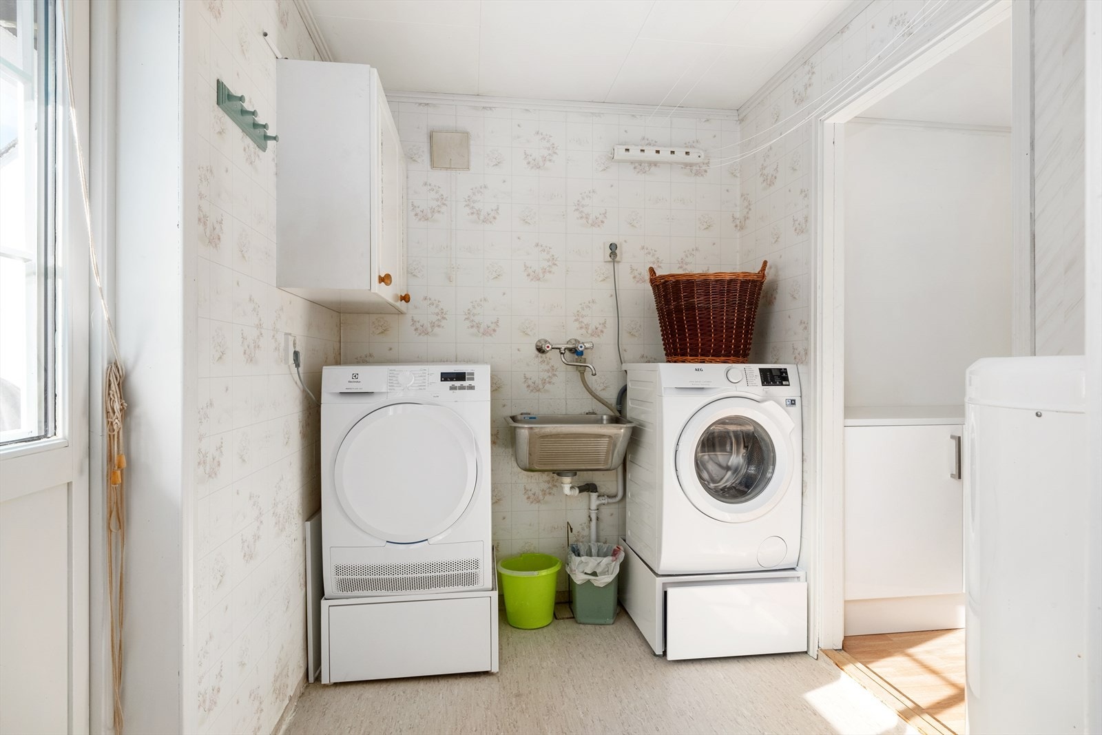 Separat vaskerom med eigen utvendig inngang. Galleribilde