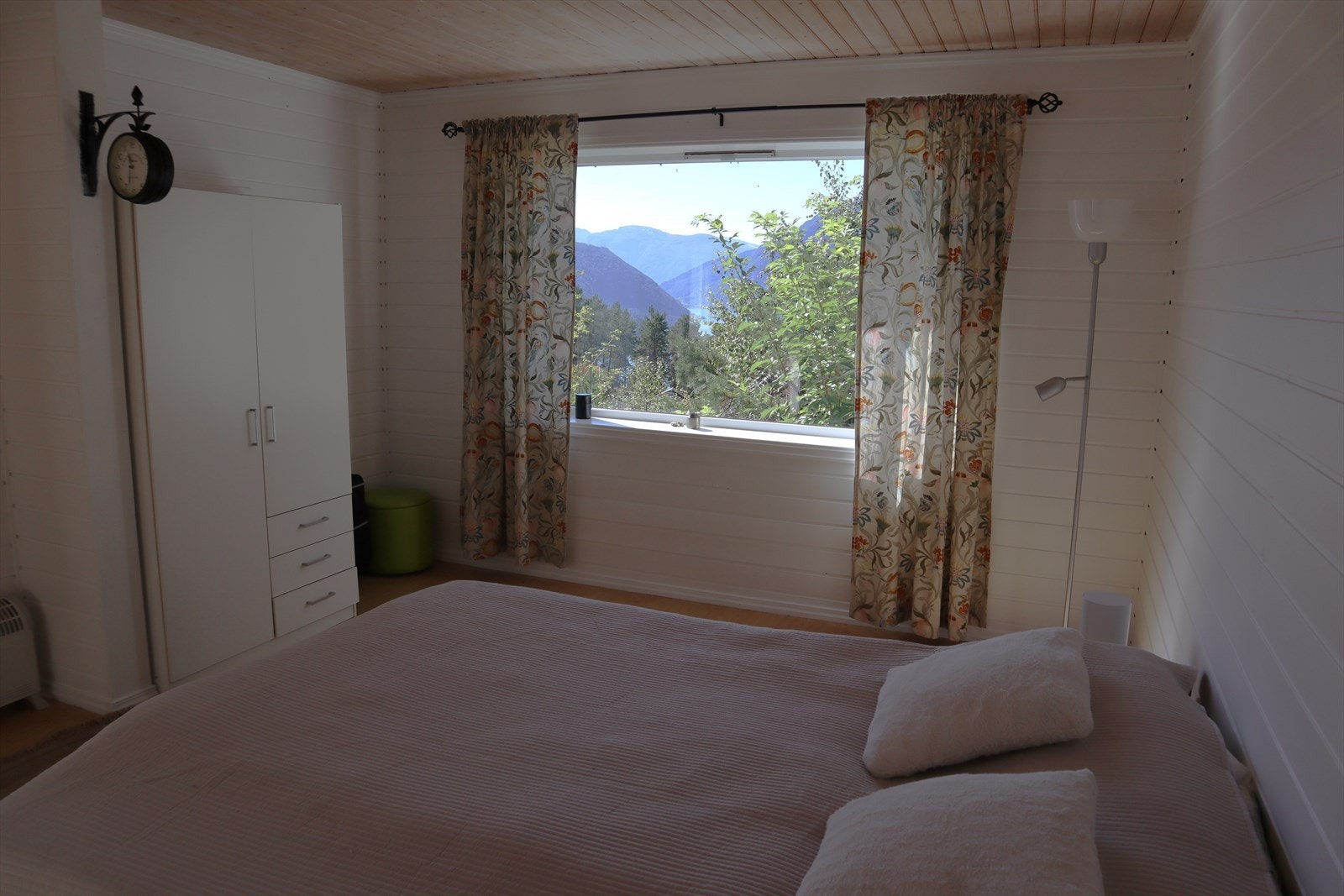 Bilde tatt av seljar. Galleribilde