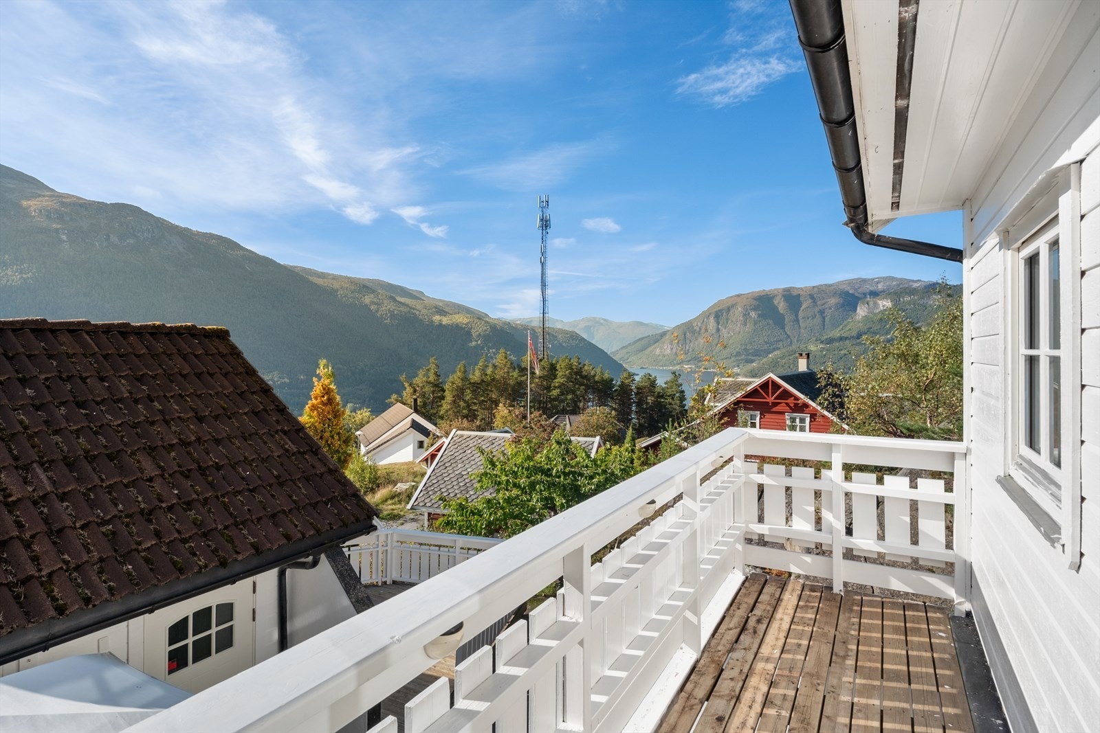 Frå soverommet er det utgang til terrasse. Galleribilde