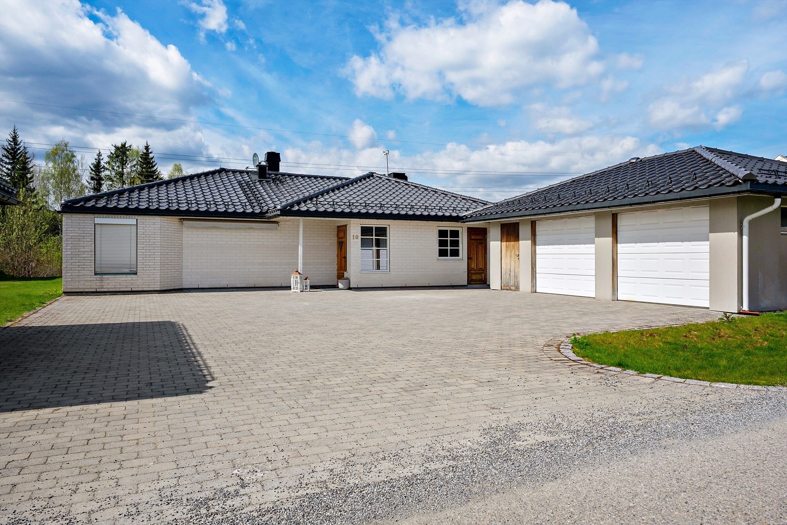 Dette er en praktisk familiebolig med alt på en flate. Galleribilde