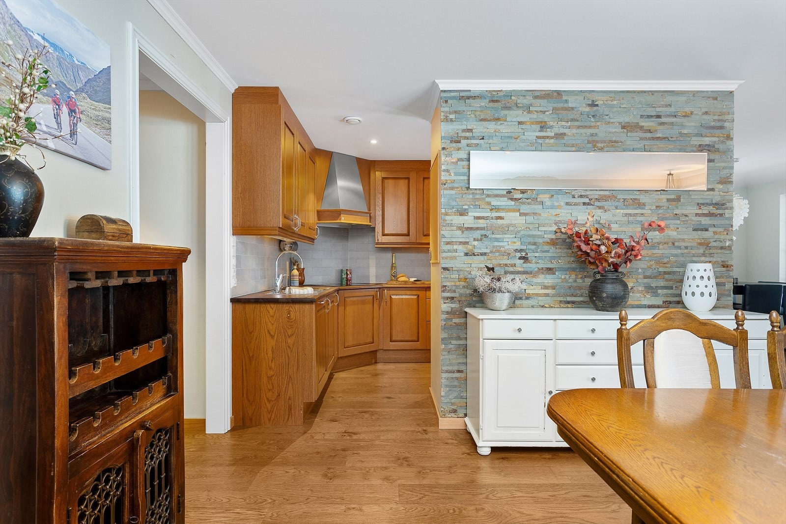 Delvis separat kjøkken. Galleribilde