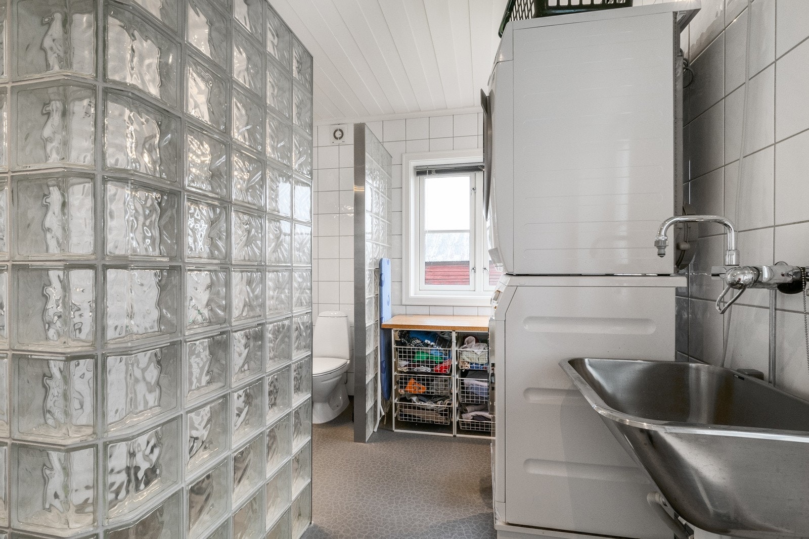 Vaskerom Galleribilde