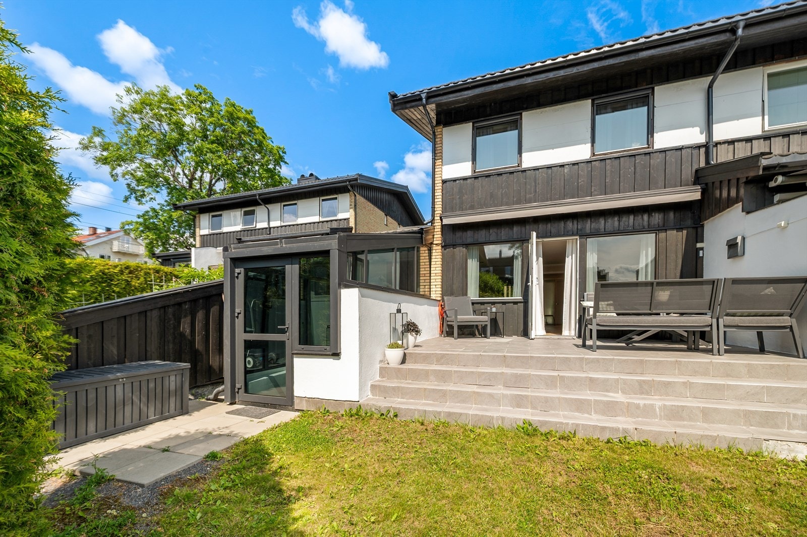 Glasspåbygg med egen inngang til kjeller Galleribilde